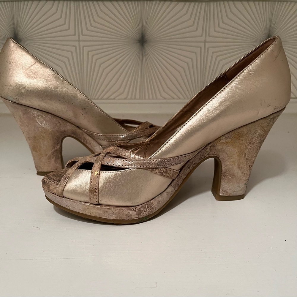 Metallic Kenneth Cole Reaction vintage platform shoes
